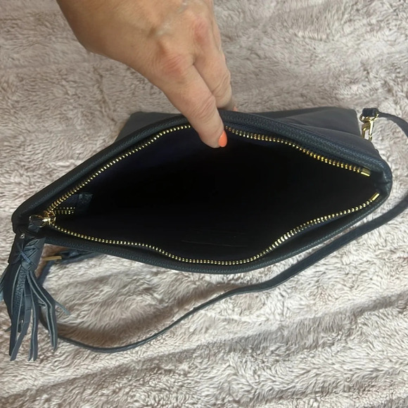 GiGi New York designer leather embossed crossbody bag - Picture 9 of 10